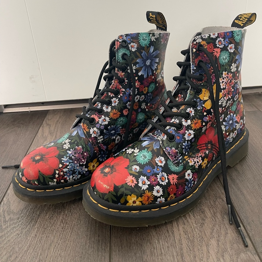 Dr. Martens 1460 Pascal Floral Combat Boots